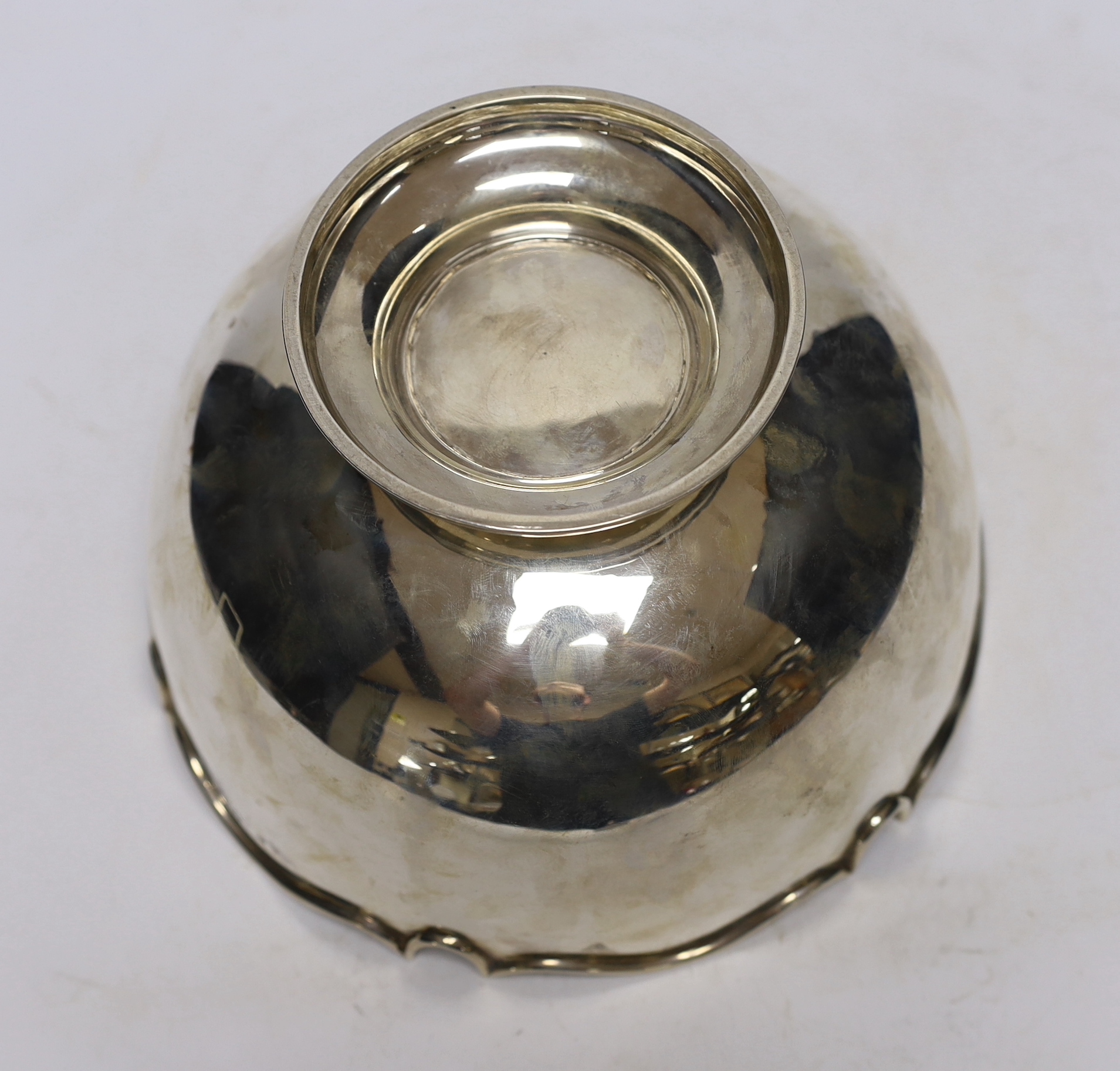 An Edwardian silver Monteith bowl, by Thomas Bradbury & Sons, London, 1901, diameter 23.4cm, 24oz.